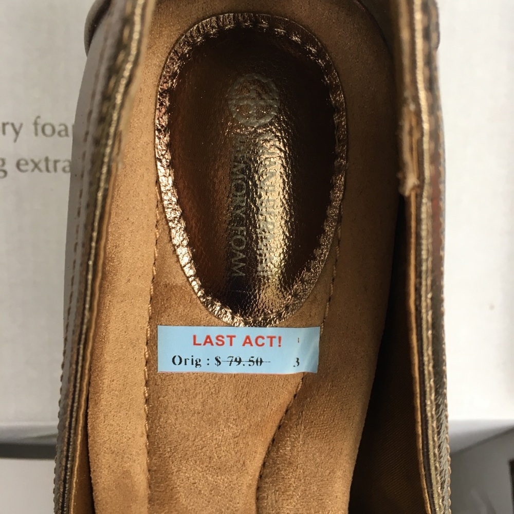 Giani Bernini Seraa memory foam shoes. New in box. - Picture 2 of 6